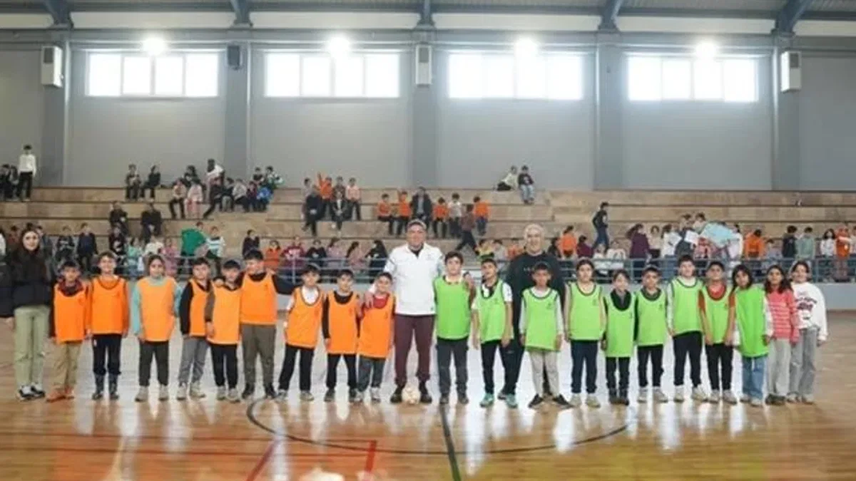 Denizli’de ‘Sınıflar Arası Futsal Turnuvası’nda heyecan sürüyor