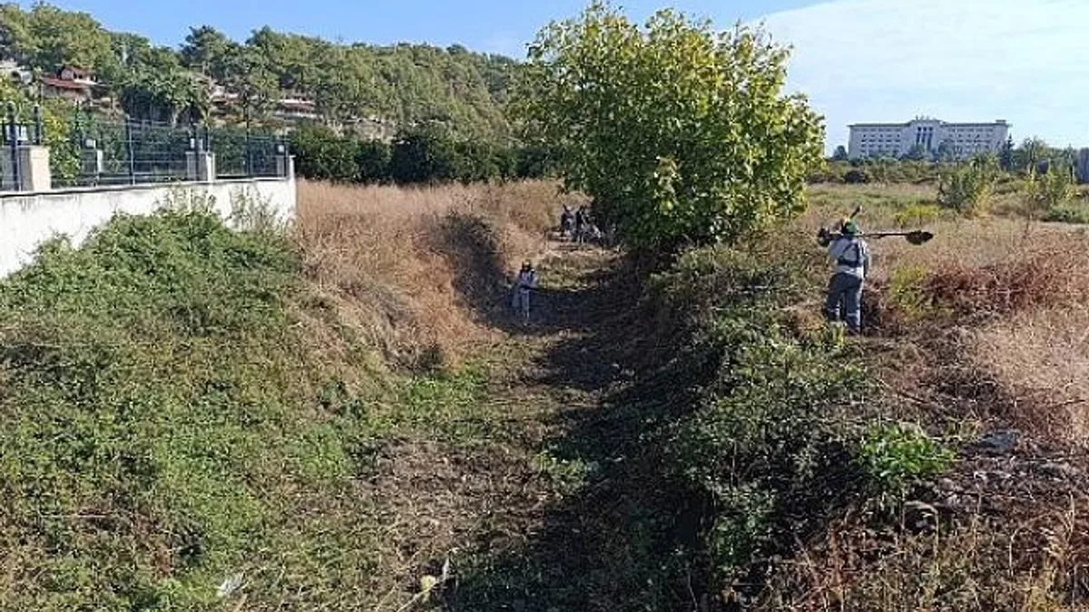 Kemer’de dere temizliği çalışmaları