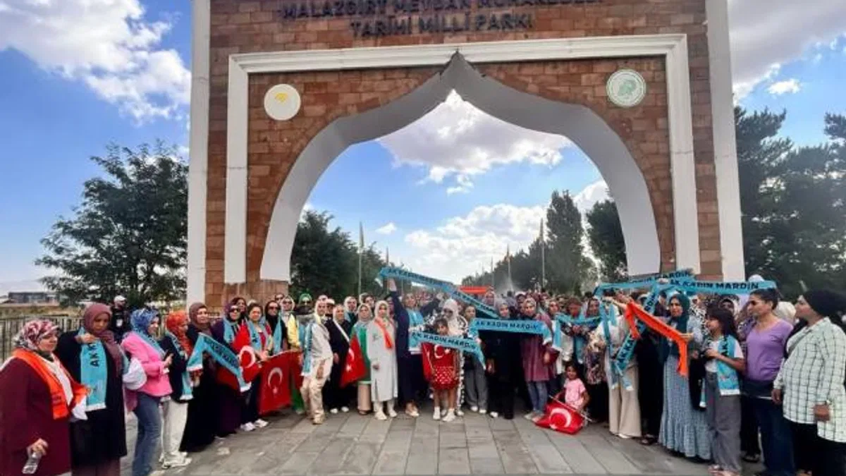 Mardinli AK Kadınlar Malazgirt’te gövde gösterisinde bulundu