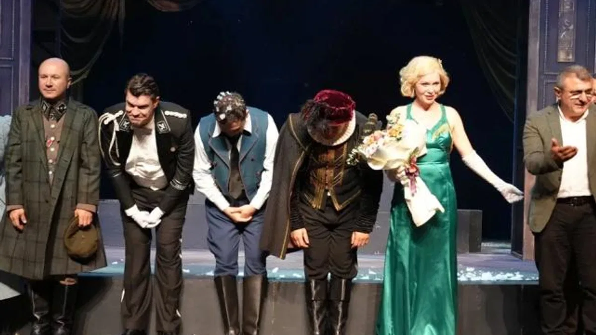 Kocaeli’de Şehir Tiyatrosu yeni sezona merhaba dedi