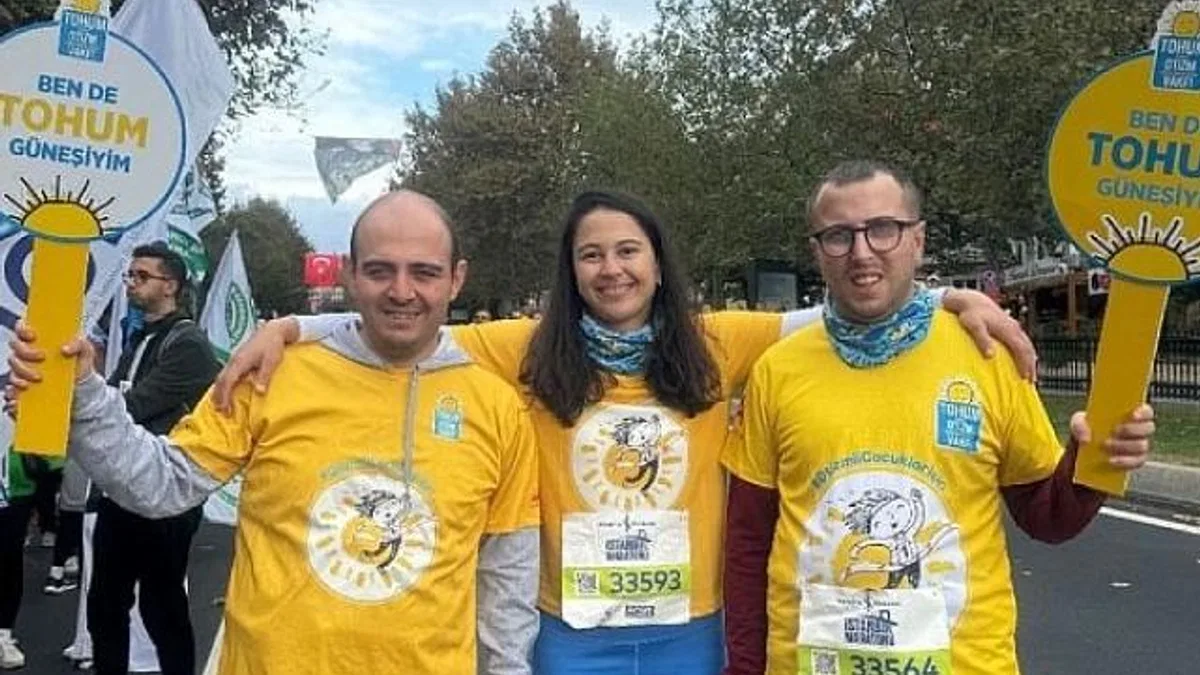 Tohum Güneşleri, 15 öğrencinin eğitim bursu için Türkiye İş Bankası 46. İstanbul Maratonu’nda koştu!