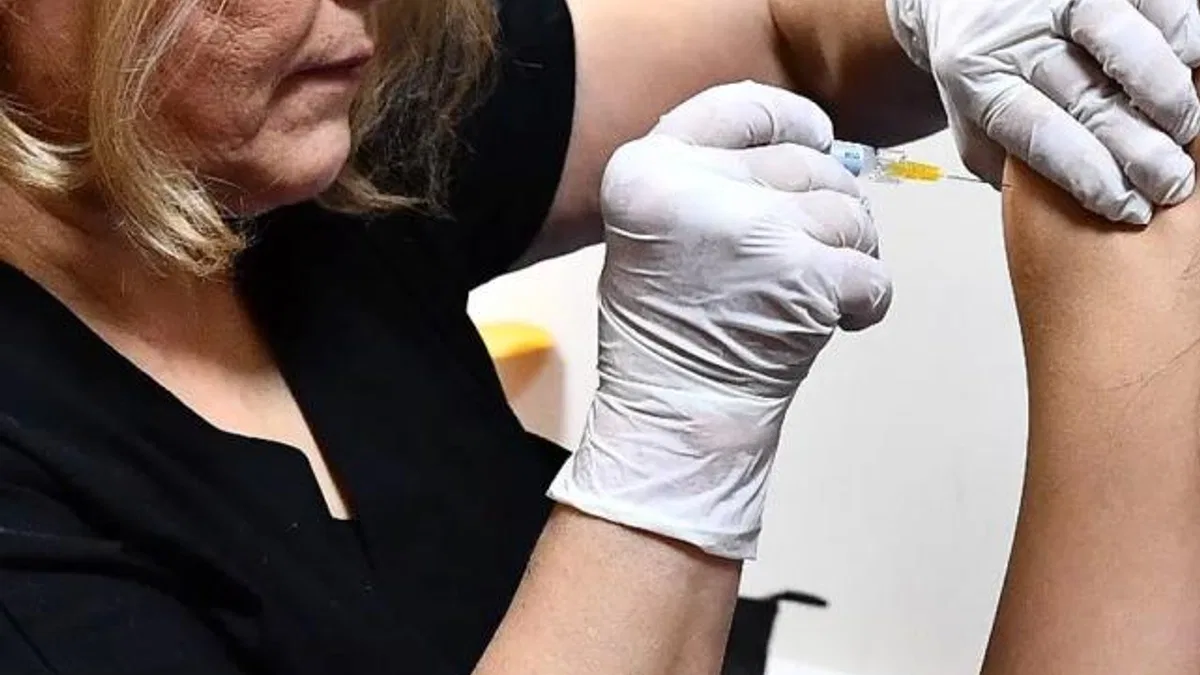 İzmir Büyükşehir HPV aşısı uygulamasını başlattı… Kadınlar ilk dozları yaptırdı