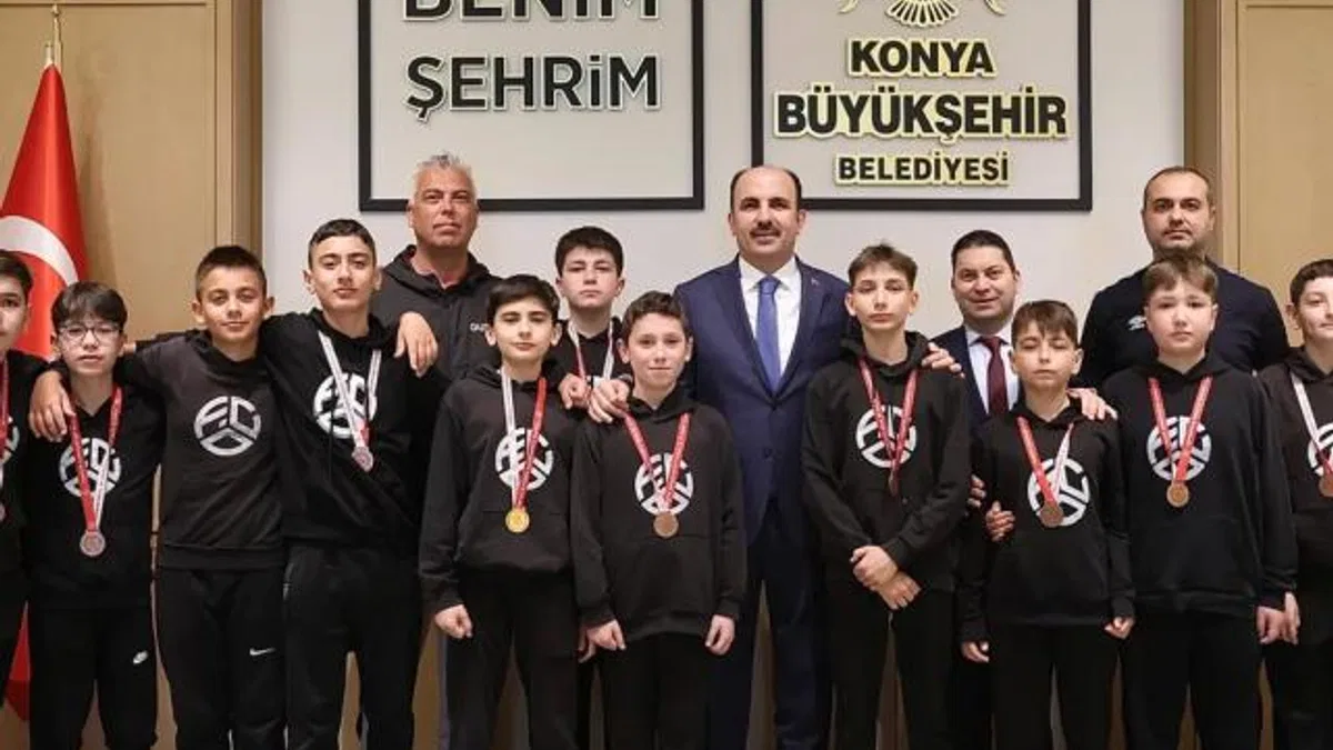 Konya’da dereceye giren öğrencilerden Başkan Altay’a ziyaret