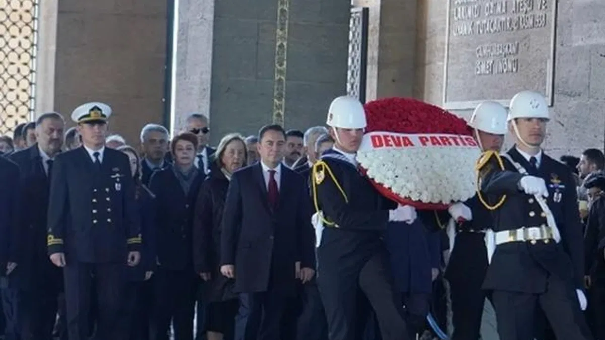 Ali Babacan, Anıtkabir Özel Defteri’ni imzaladı