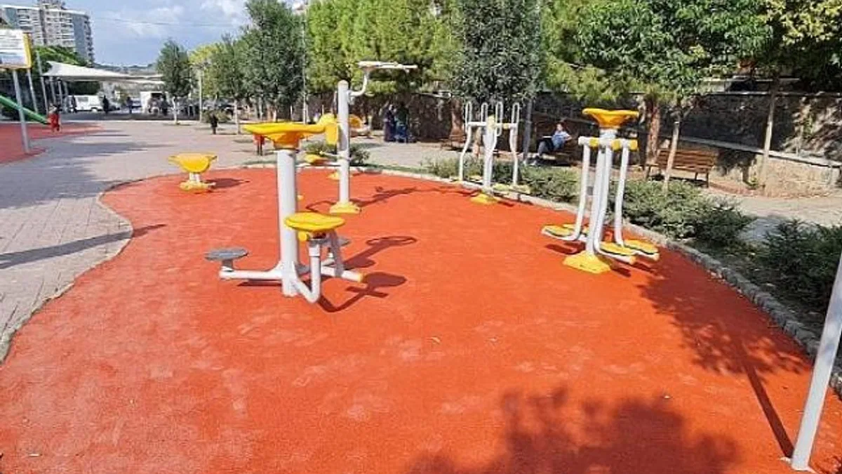 14 ilçede 84 park ve spor alanının zemini yenilendi Çocuklar güvenle oynasın diye…