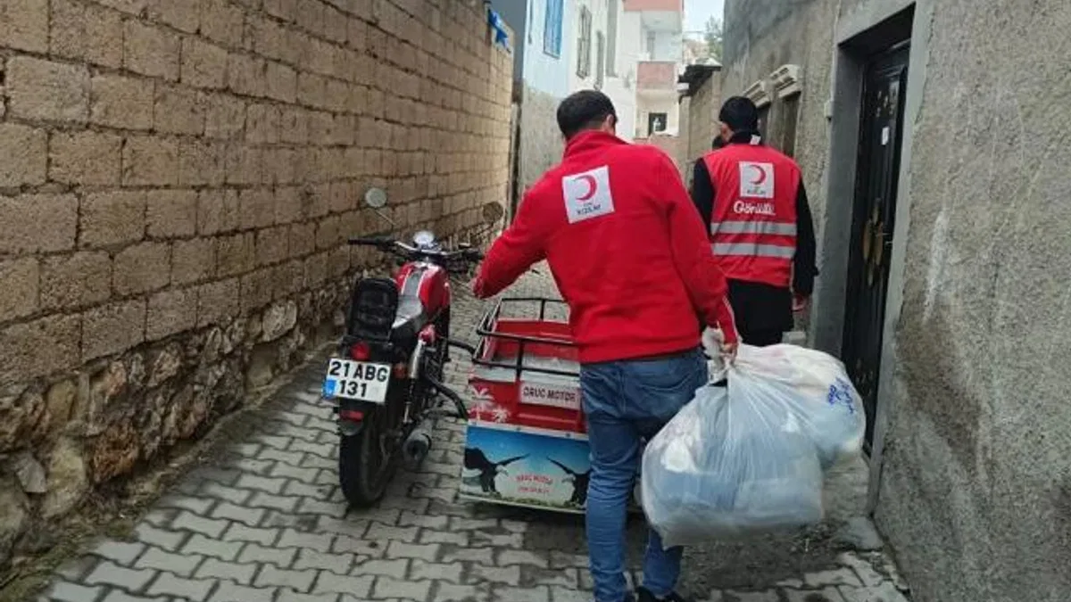Mardin Kızılay’dan 420 aileye bayramlık hediyesi
