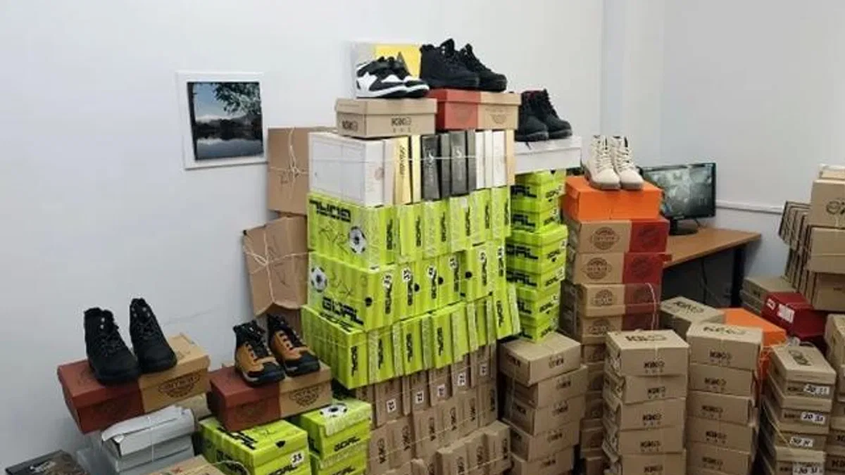 Kayseri Talas Belediyesi’nden öğrencilere kışlık ayakkabı