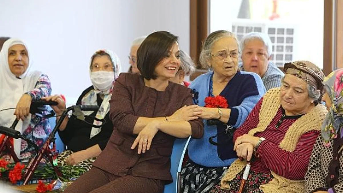Başkan Kınay’dan Huzurevi’nde anlamlı yeni yıl kutlaması