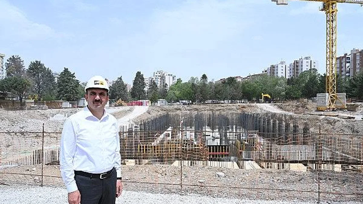 Başkan Altay: “Mevcut Ağaçlara Göre Şekillendirerek Türkiye’nin En İkonik Kütüphanesini Gençler İçin Yapıyoruz”