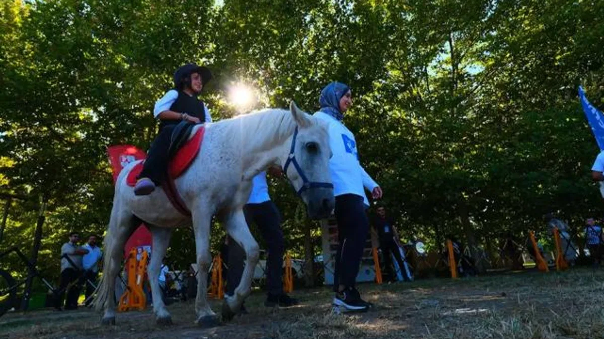 Sakarya’da Pony atlarla şenlik
