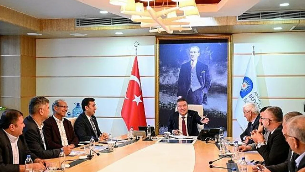 Başkan Böcek muhtar temsilcileriyle bir araya geldi