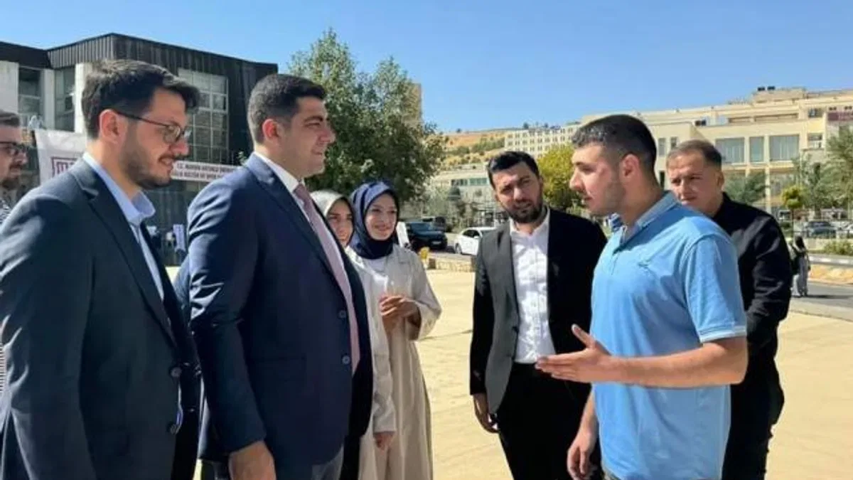 AK Parti Mardin İl Başkanı Uncu’dan ÜNİAK standına ziyaret