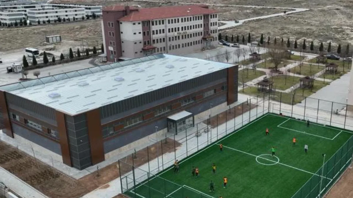 Konya Selçuklu Fen Lisesi’ne modern spor tesisi kazandırıldı