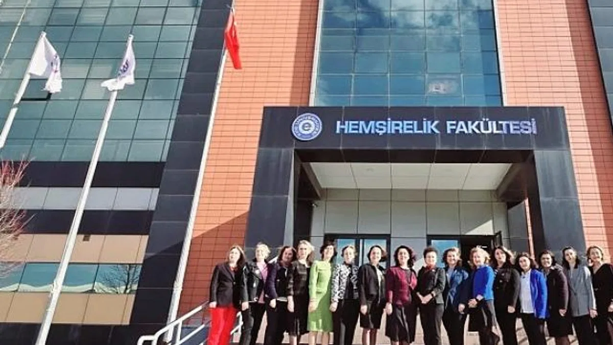 Türkiye’deki Hemşirelik Fakültelerinin Dekanları Ege Üniversitesinde bir araya geldi