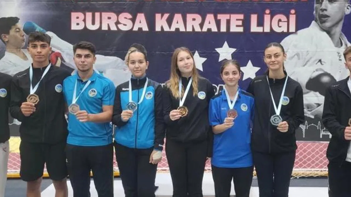Sakaryalı karateciler Bursa’dan 8 madalyayla döndü