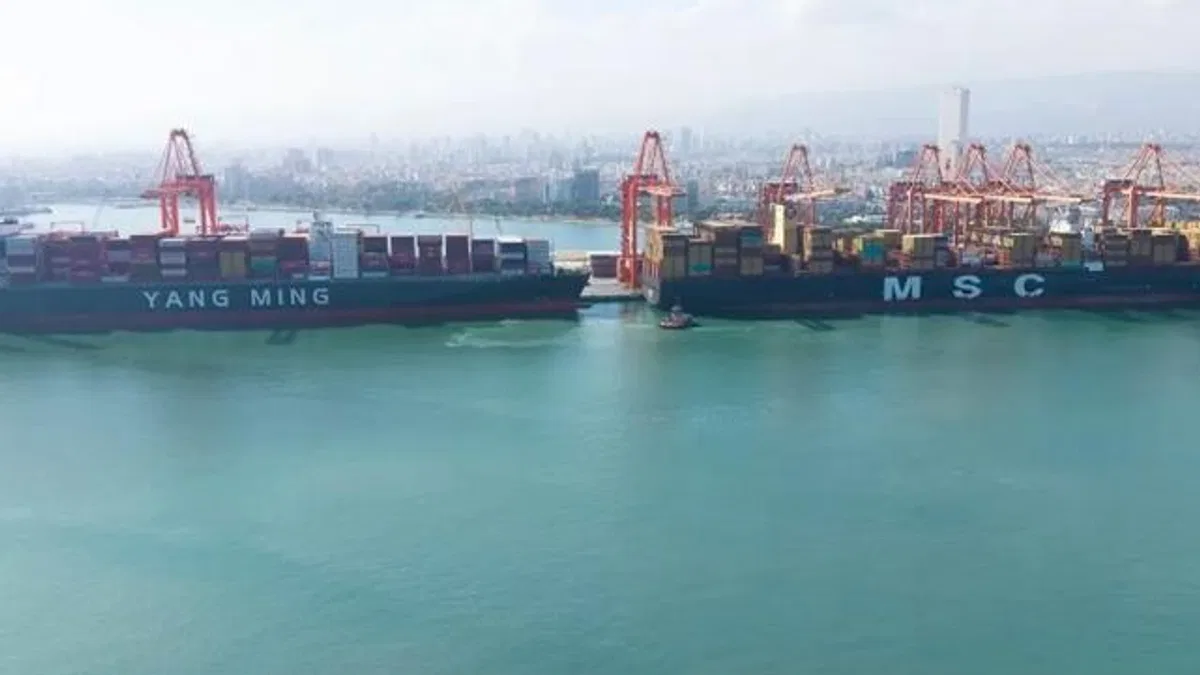 Mersin’in yeni terminali 400 metrelik mega gemiyi karşıladı