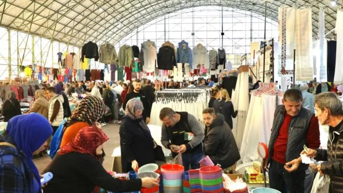 Mudanya’da Cuma pazarından sonra Giyim Pazarı da ‘kapalı’ya taşındı