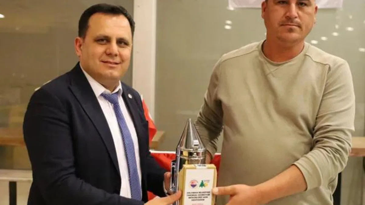 Başkan Durmuş, arıcılara körük dağıttı