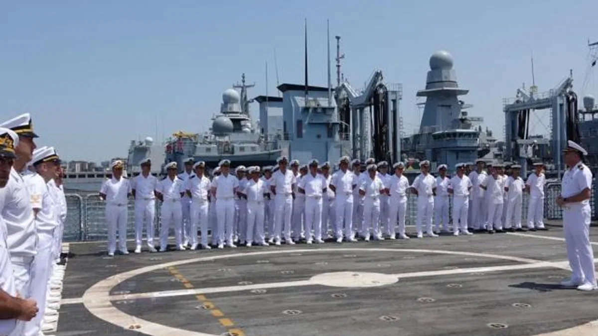 Türk gemileri Taranto’da