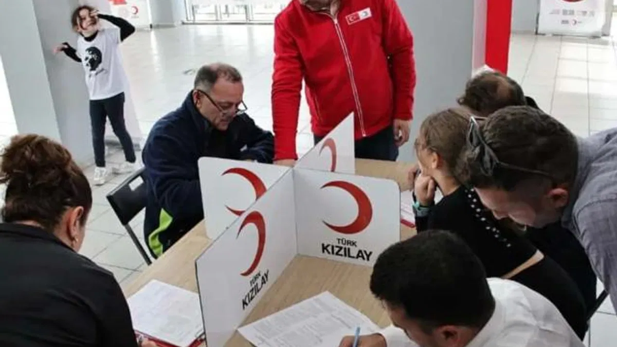 İzmir’de 10 okulda eş zamanlı kan bağışı