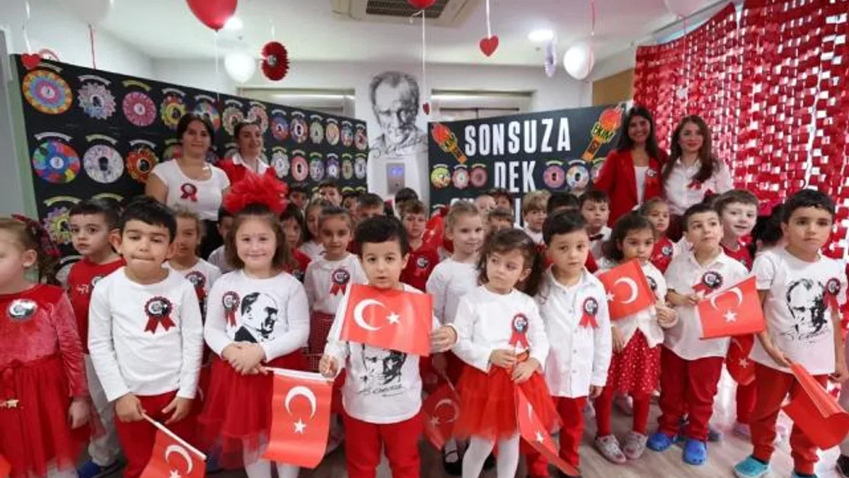 Bakırköylü çocuklar Cumhuriyet’in 101.yılını kutladı