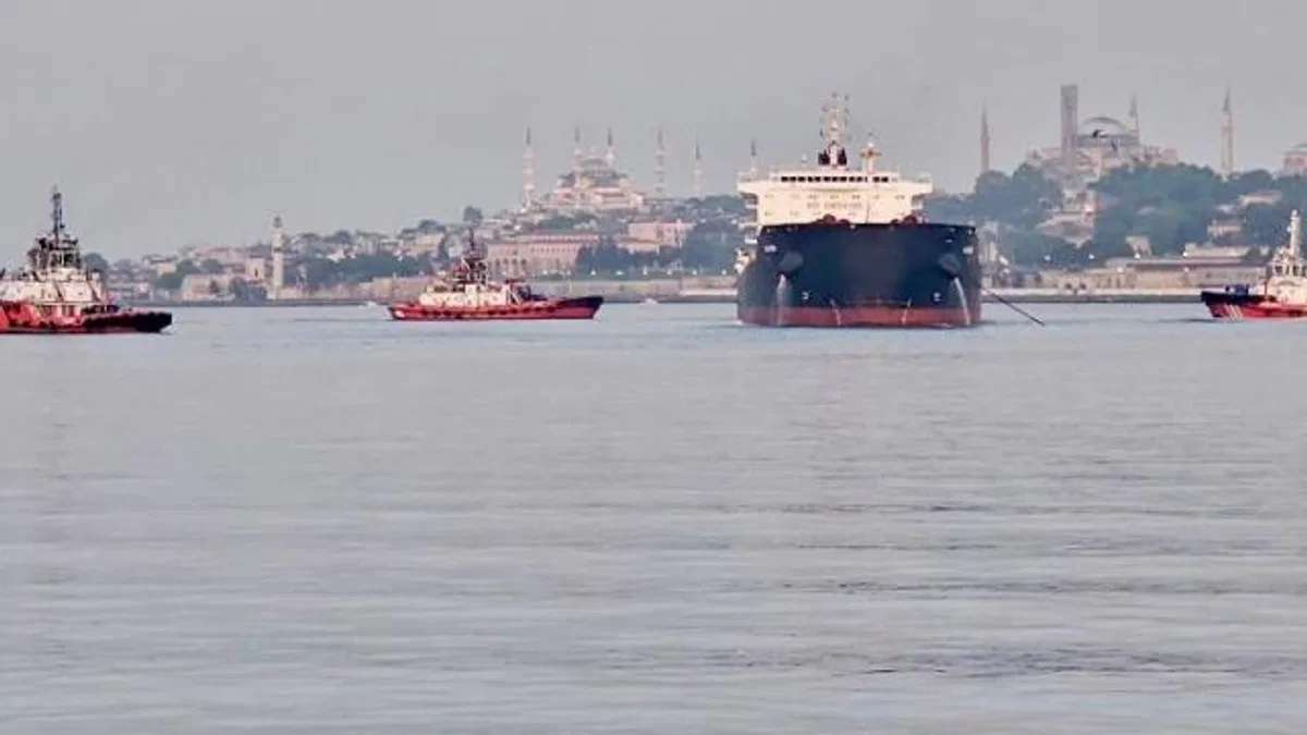 İstanbul Boğaz trafiği durdu!