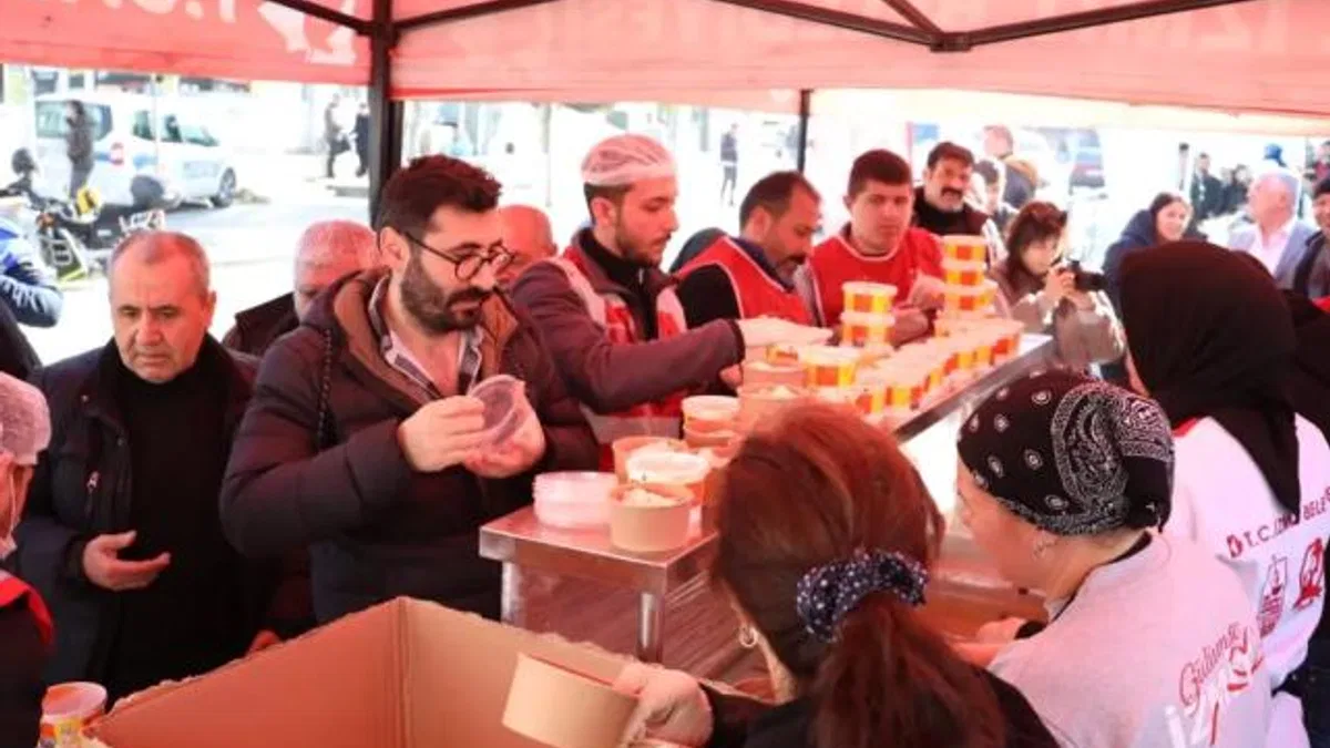 İzmit Darıca’da sıcak yemek hizmetine devam