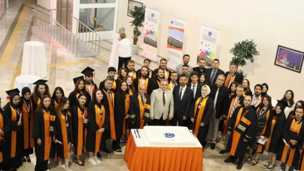 ERÜ Turizm Fakültesi 15. dönem mezunlarını verdi