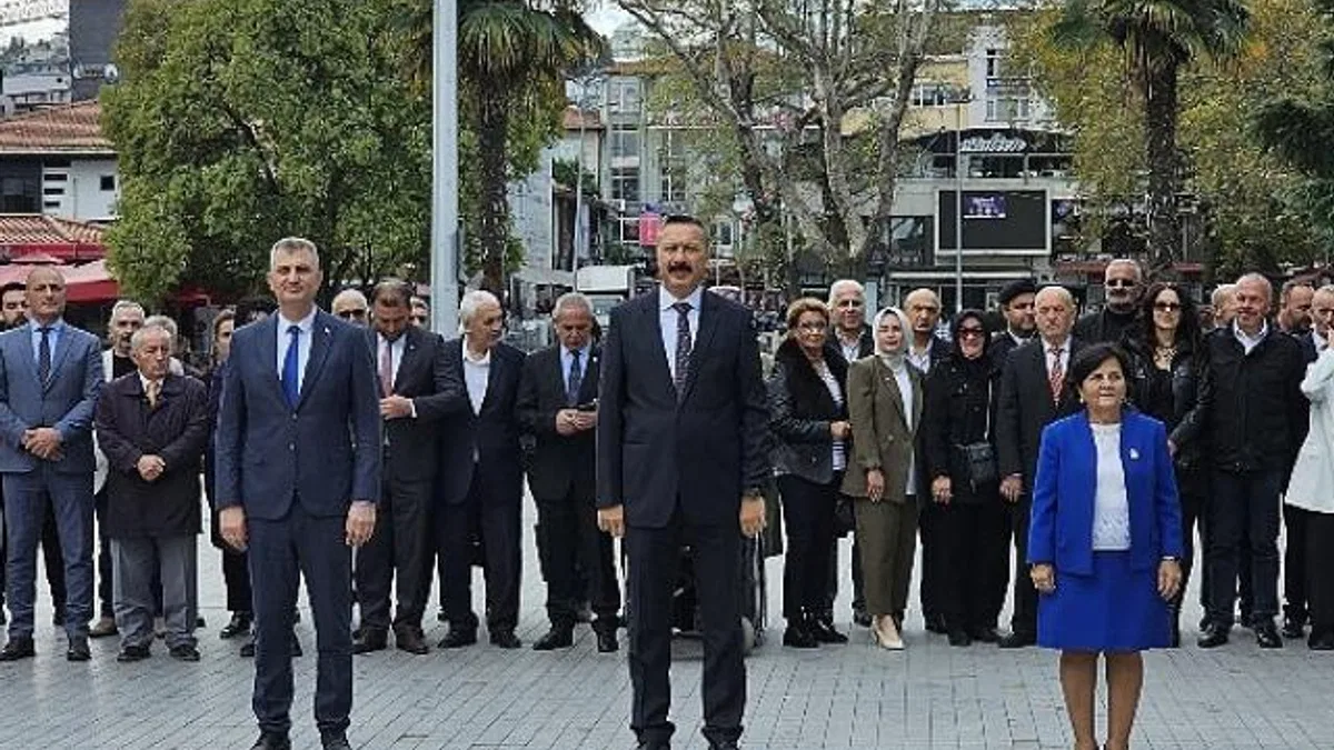 Gölcük’te Muhtarlar Günü törenle kutlandı.