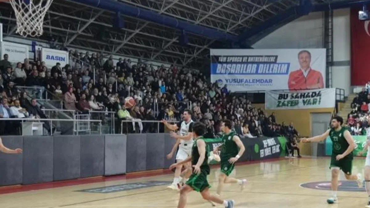 Sakarya Büyükşehir Basketbol taraftarı önünde 7’de 7 yaptı