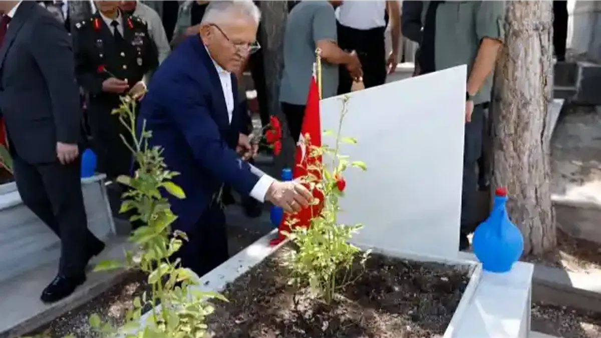 Kayseri protokolü 15 Temmuz şehitlerini andı