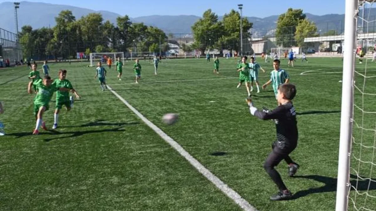 Geleceğin futbolcuları Osmangazi’de sahaya çıktı