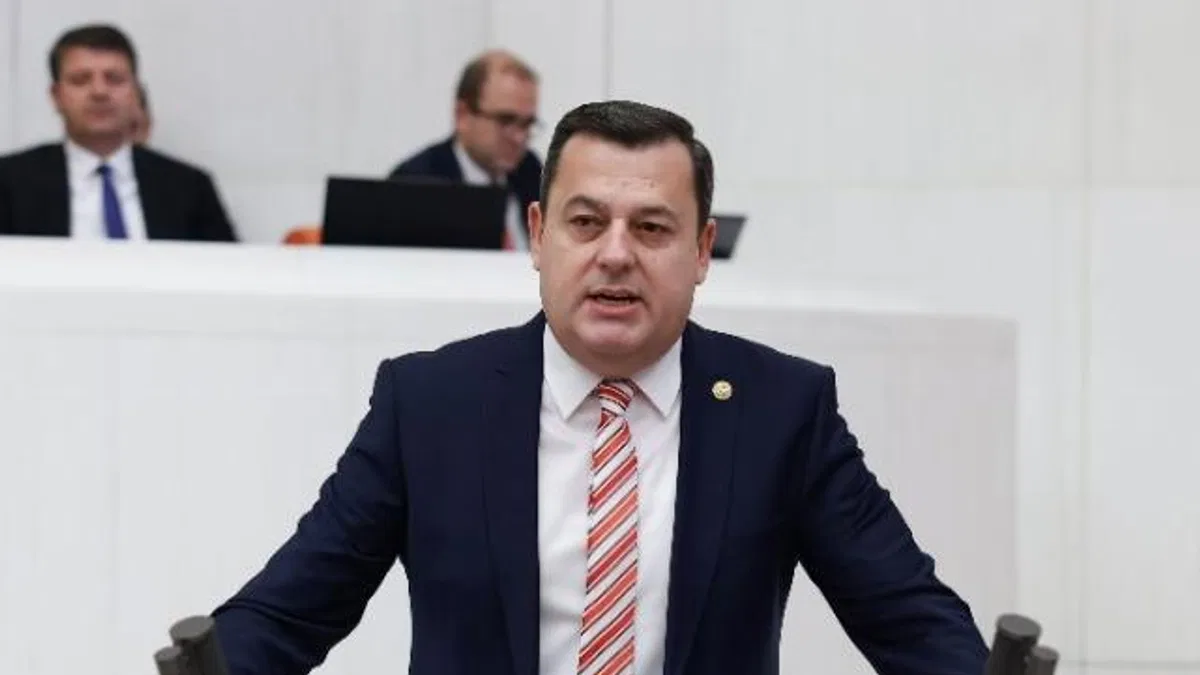 Vecdi Gündoğdu’dan yurtdışı çıkış harcı için soru önergesi