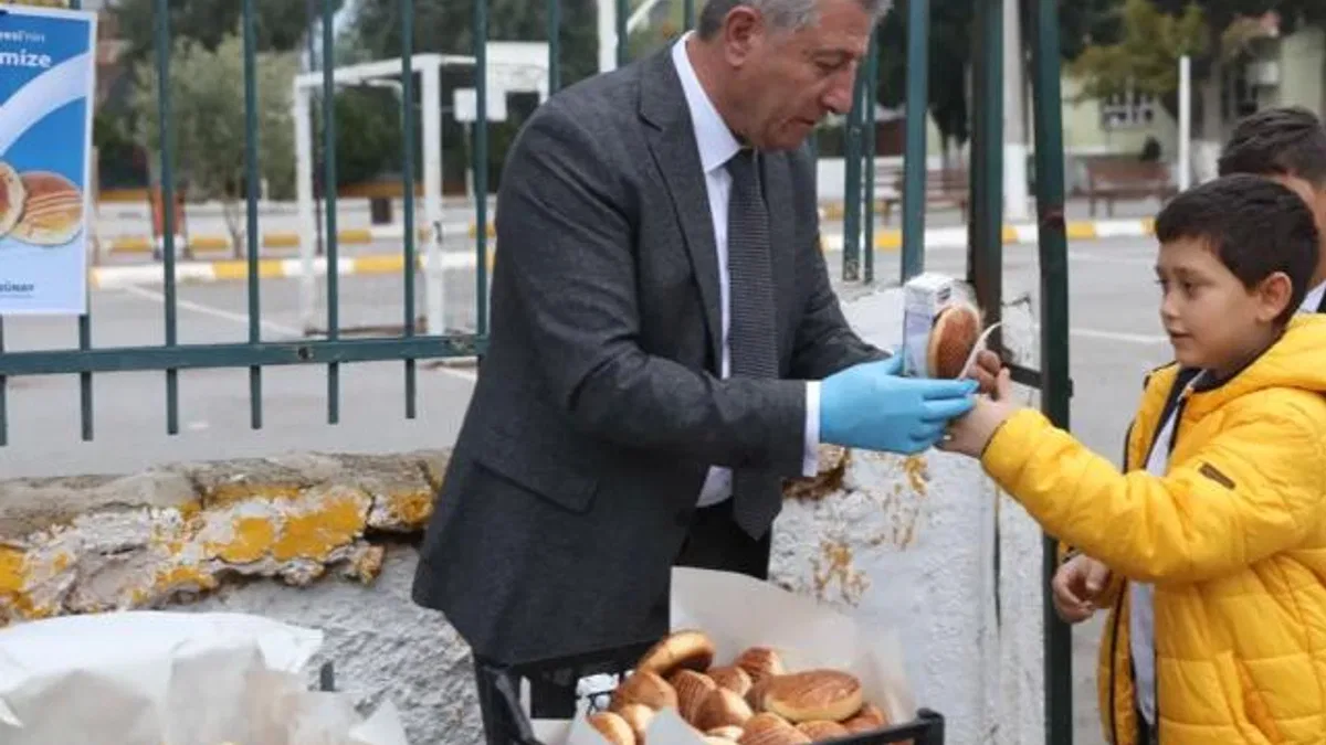 İzmir Güzelbahçe’den çocuklara okul sürprizi