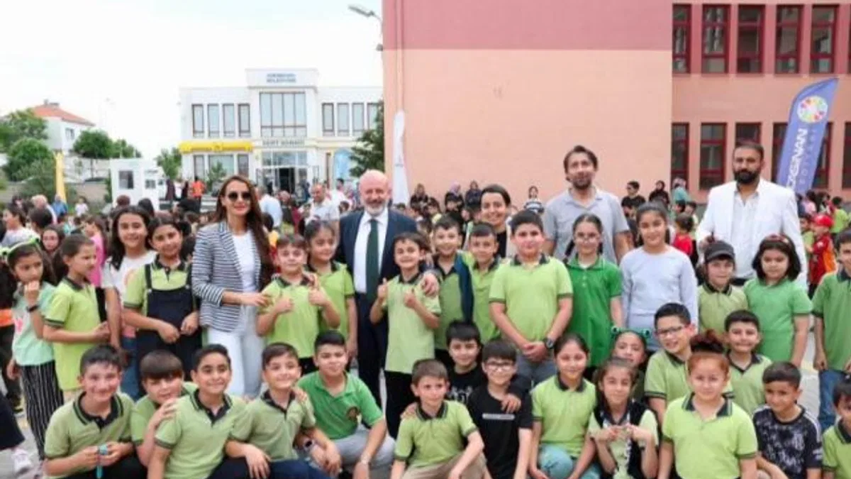 Başkan Çolakbayrakdar: “Hizmetlerimizle çocuklarımızın geleceğini inşa ediyoruz”