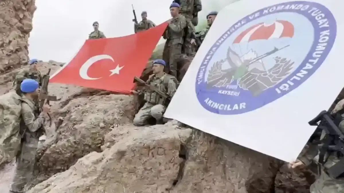 Kahraman komandolar Erciyes’te… Somalili askeri personelle keşif tırmanışı