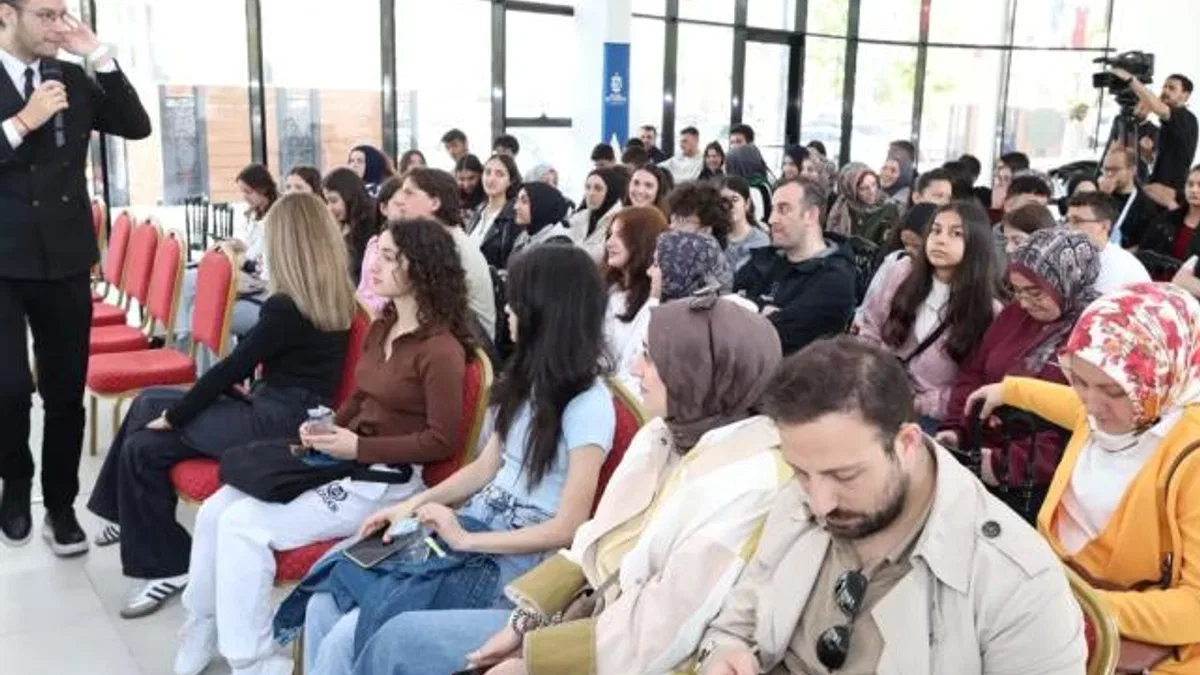 Prof. Dr. Samur, gençlerle yapay zekâyı konuştu