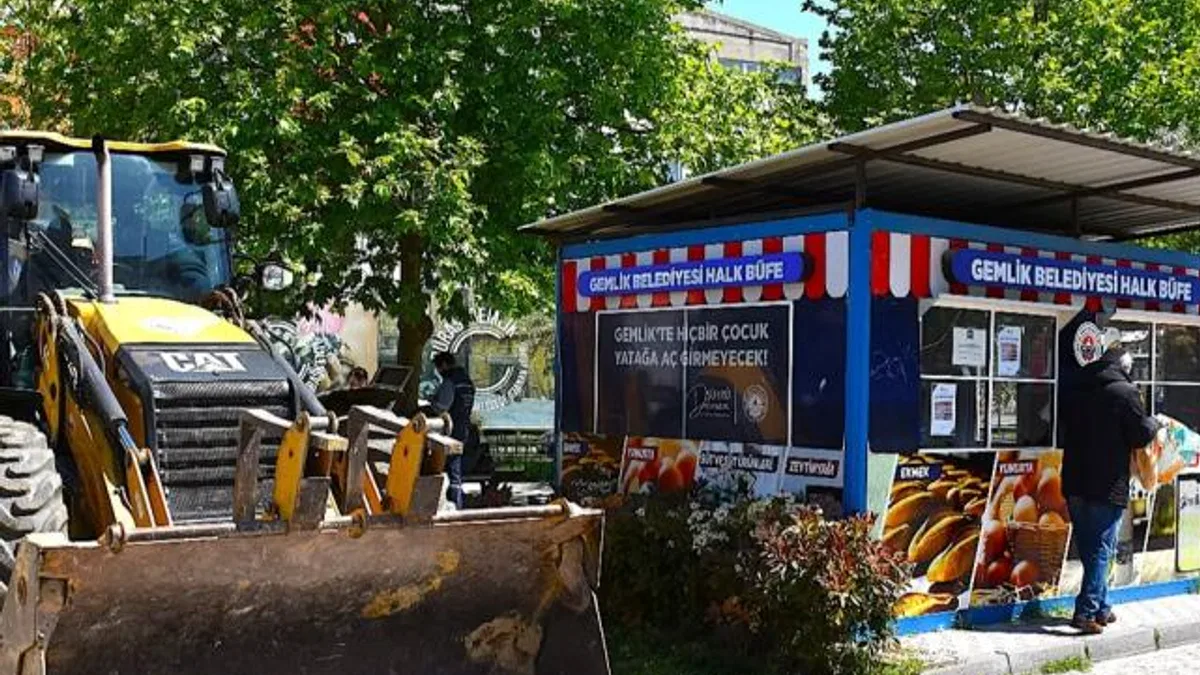 Bursa Gemlik meydanda yaya kaldırımı genişliyor