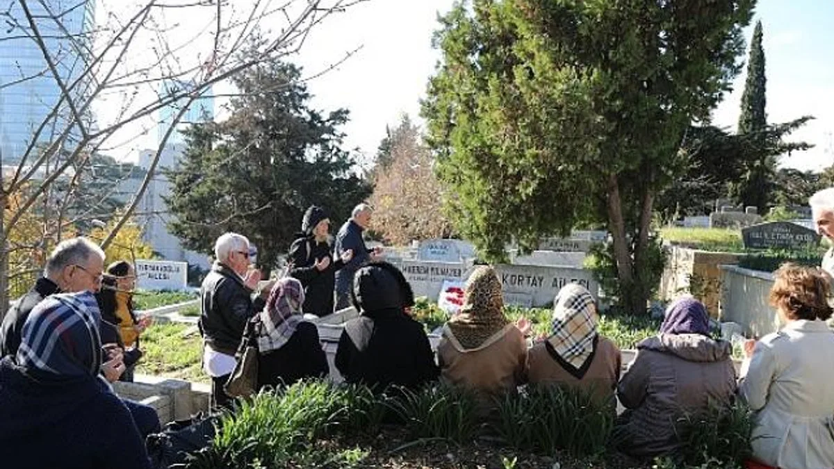 Usta sanatçı Kerem Yılmazer mezarı başında anıldı