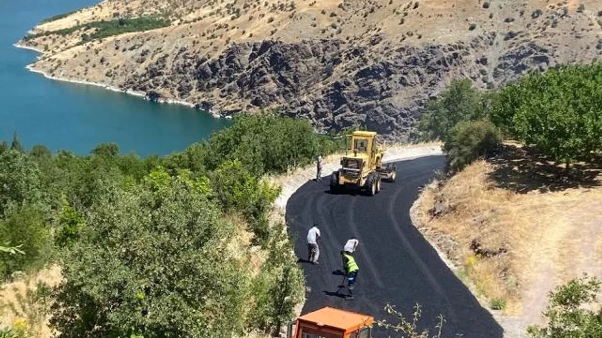 Malatya Büyükşehir’den Karaağaç’a sıcak asfalt