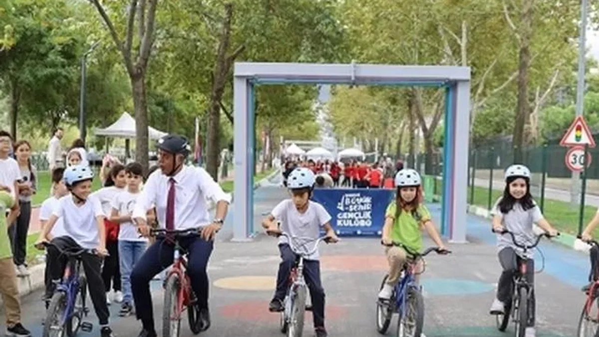 Bursa’da çocuklar bisikletle eğlenerek öğrendi