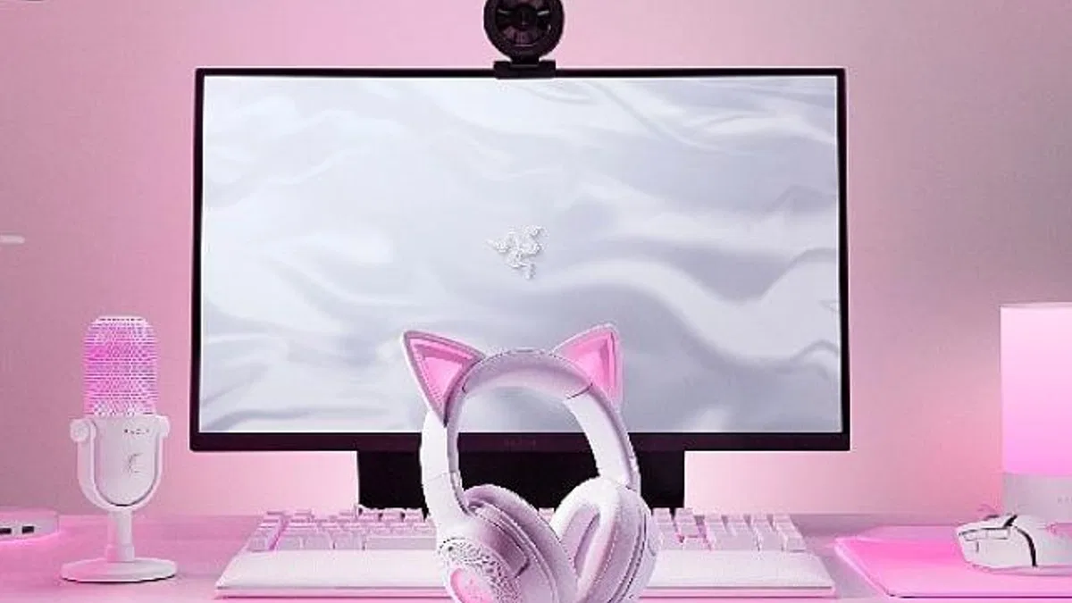 İkonik kedi kulaklı kulaklık şimdi beyaz renkte: Razer Kraken Kitty V2 White Edition duyuruldu!