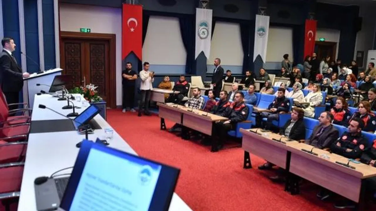 Kayseri Büyükşehir personeline ‘Etik Davranış’ eğitimi