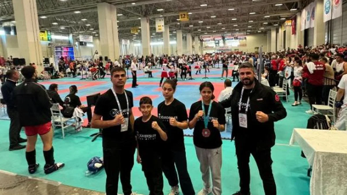 Pazaryerili kick boksçular Kick Boks Dünya kupasında 3. oldu