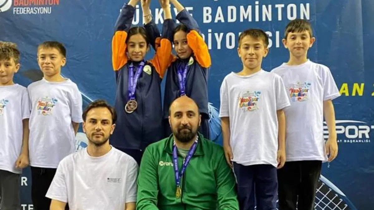 Bursa Osmangazi Belediyespor’un genç badmintoncuları göz doldurdu