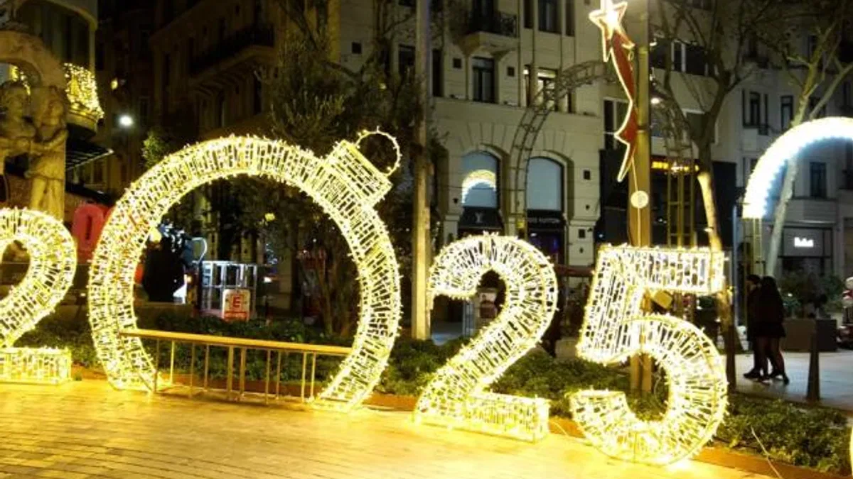 İstanbul Şişli yeni yıla ışık ve neşeyle giriyor