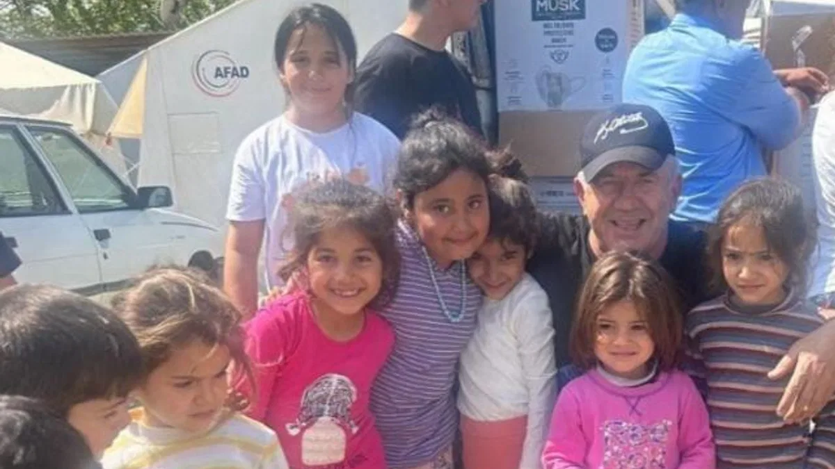 Kırşehirli Yılmaz Ünlü Hollanda’da bayram öncesi çocukları sevindirdi