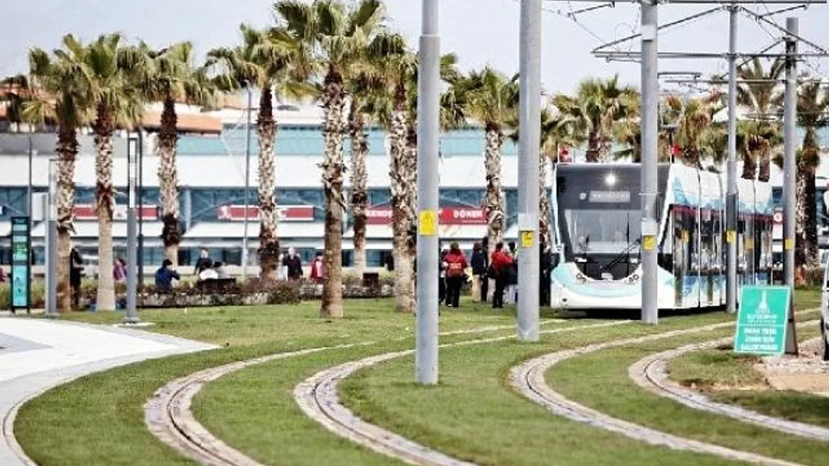 İzmir’e alınacak 22 tramvay aracı için ihale yapıldı