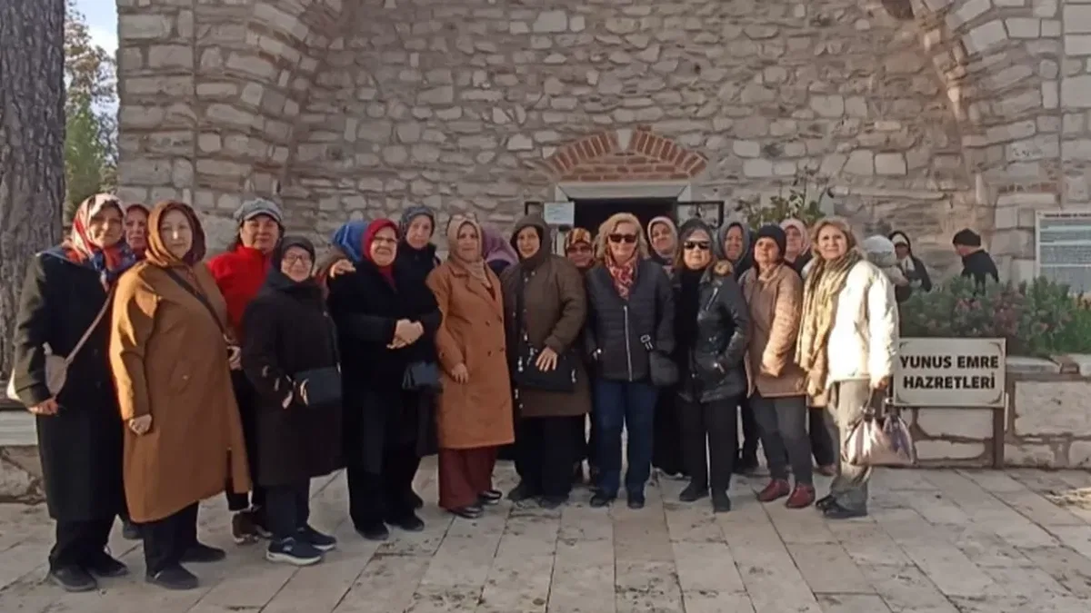 Kadınlar adım adım Manisa’yı geziyor