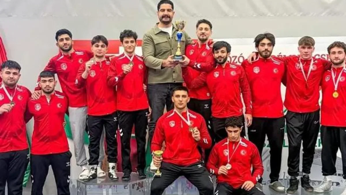 Sakarya’nın milli sporcularından Macaristan’da çifte madalya